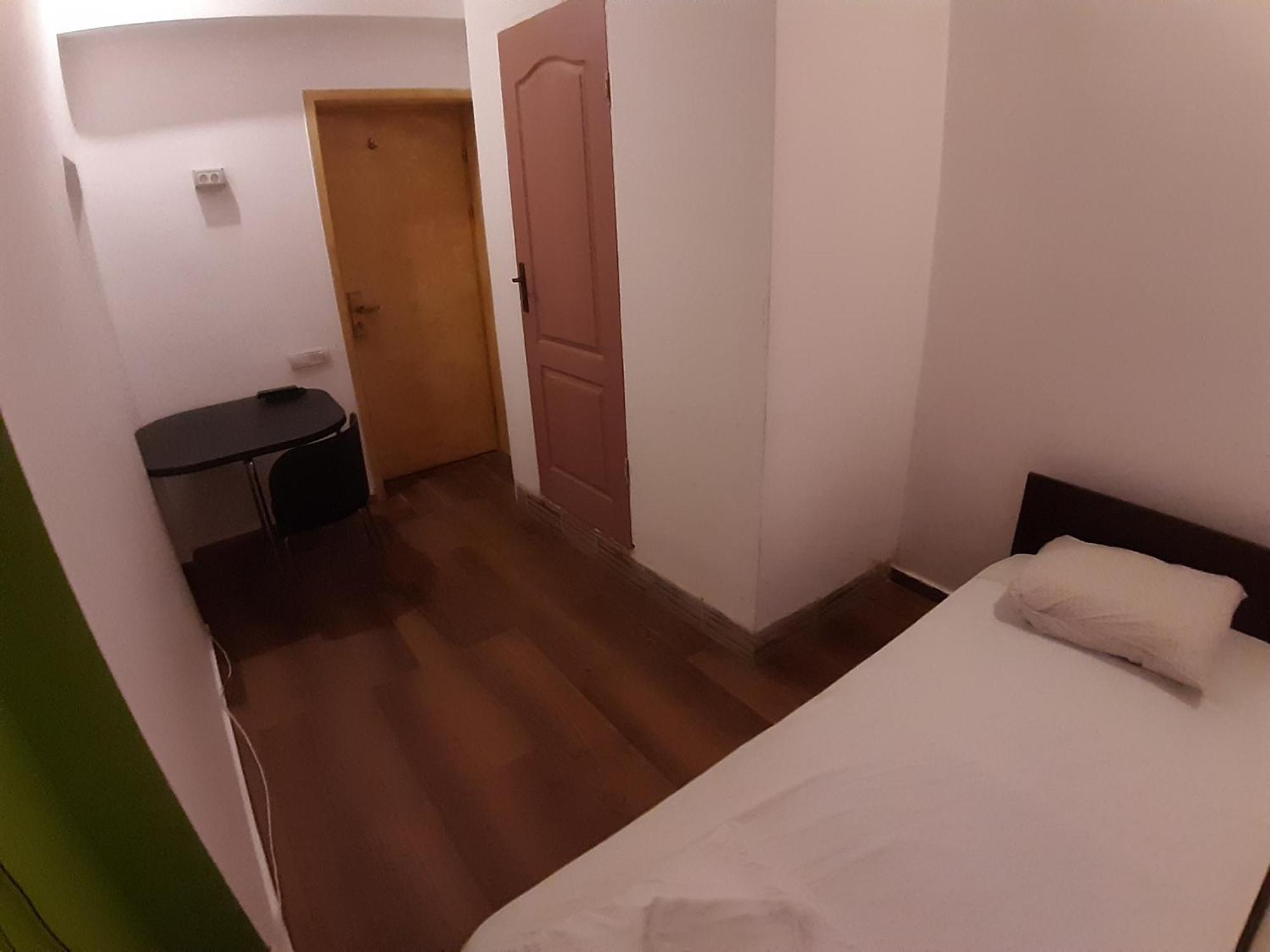 Central Accommodation Budget By Hr 布加勒斯特 外观 照片